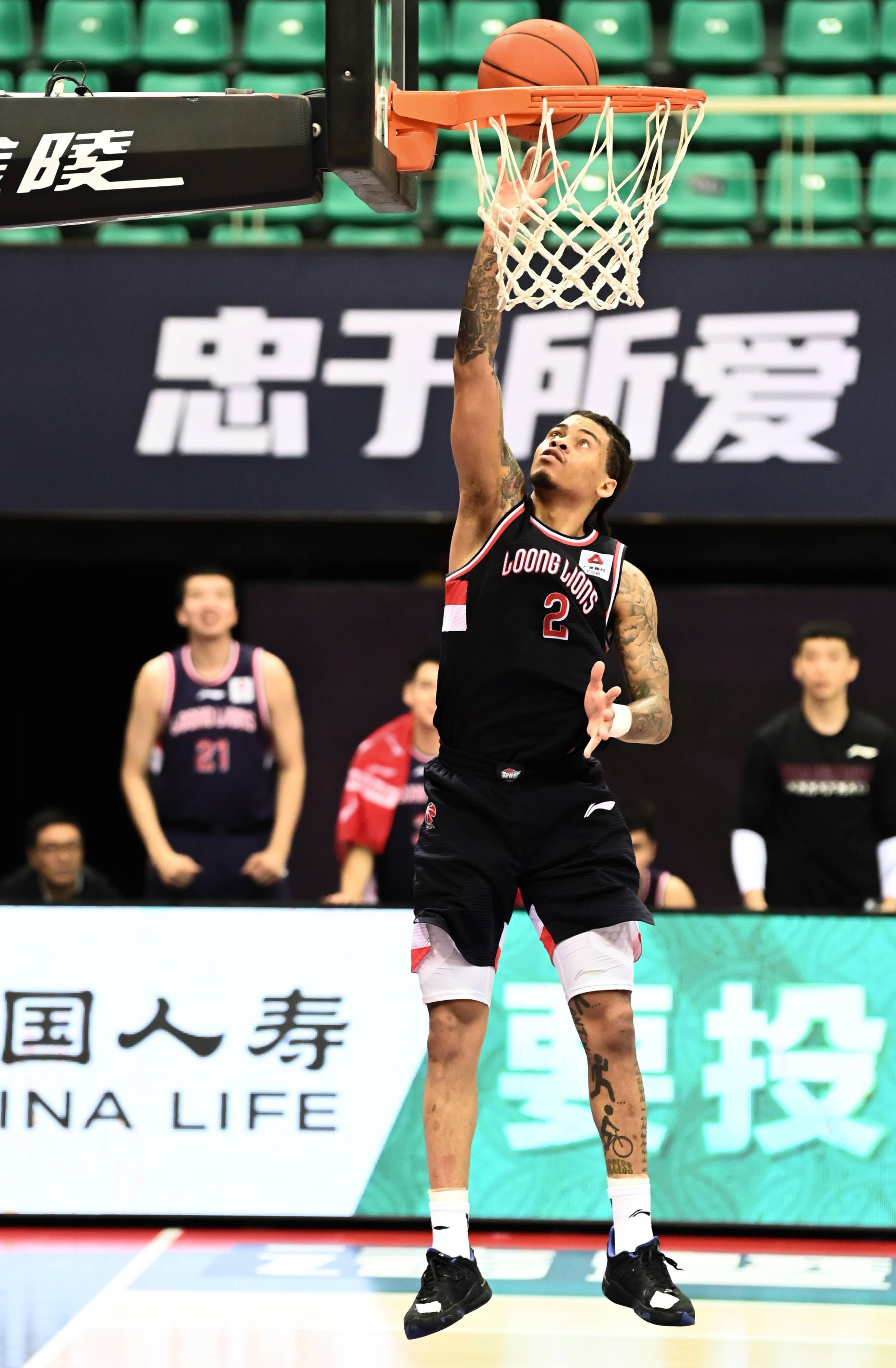 AC米兰冲刺阶段远射贴柱广州队队长鼓劲备战中超，现场解说直呼：Karsa在公牛比赛中连败的简单介绍